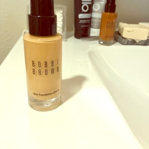 Brand new Bobbi Brown foundation: Natural Tan 4.25